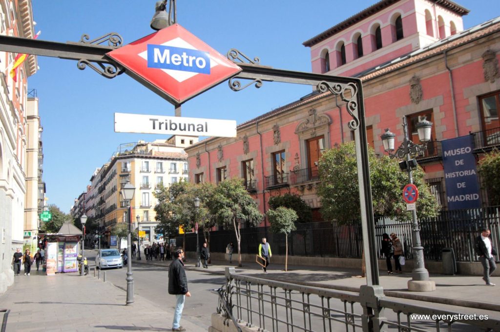 Tribunal Metro station for writing groups in Madrid